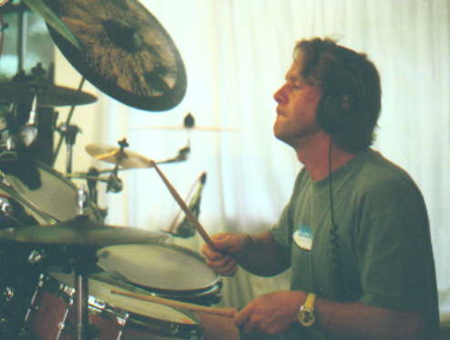 Stefan an den Drums